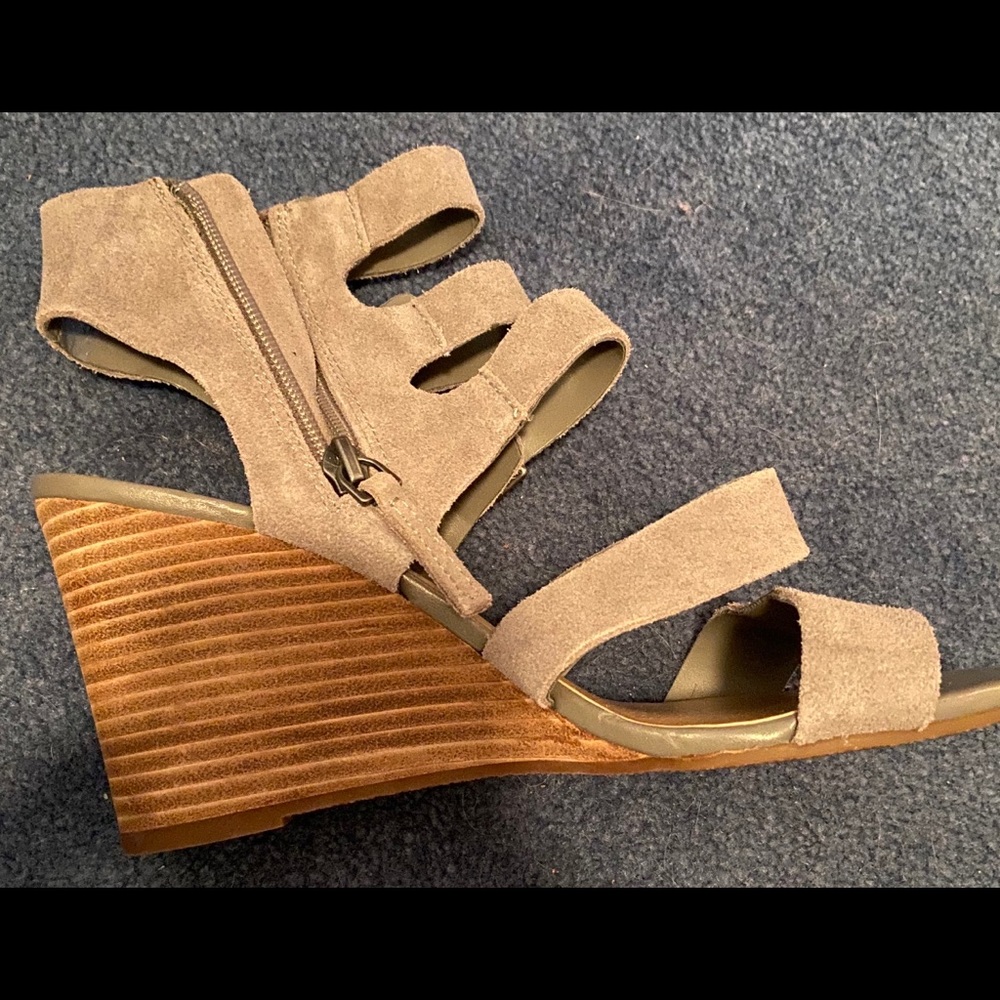 High heel sandals